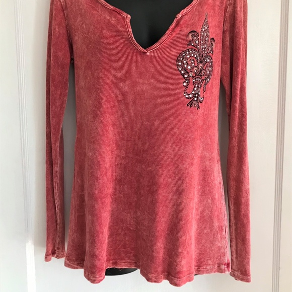 T PARTY Red Long Sleeved Shirt w/Fleur d'Lis & RS - Picture 2 of 7